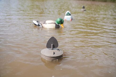 MOJO Outdoors Decoy Pole Dancer | Holds Up to 10 Decoys | Decoy Stand for Doves, Ducks & Pigeons | Highly Portable Duck Hunting Equipment in Saudi Arabia