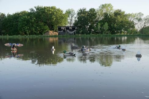 MOJO Outdoors Decoy Pole Dancer | Holds Up to 10 Decoys | Decoy Stand for Doves, Ducks & Pigeons | Highly Portable Duck Hunting Equipment in Saudi Arabia