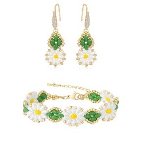 Chic Daisy Flower Bracelet and Earring Set for Women Trendy Bohemian Style Modern Fashion Unique Handmade Jewelry Perfect Gift for Her Eye-catching Floral Accessory for Any Occasion