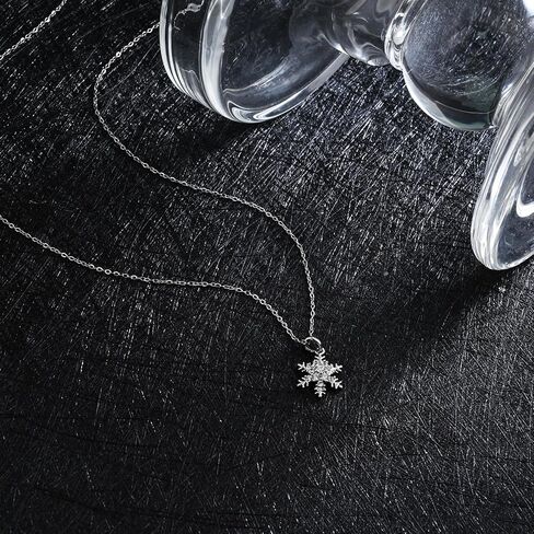 قلادة فضية صغيرة على شكل ندفة الثلج تشيكوسلوفاكيا على شكل ندفة الثلج قلادة عيد الميلاد للنساء العصرية in Kuwait