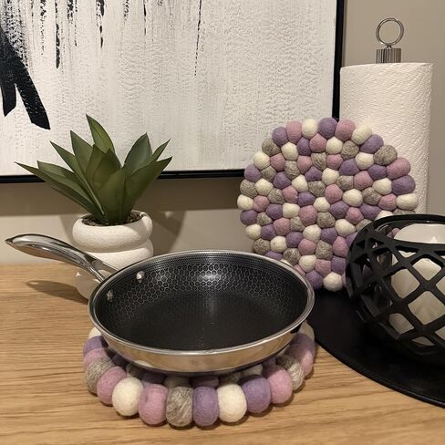 مجموعة من قطعتين - ركائز كبيرة من الصوف بنسبة 100% للأطباق الساخنة. جودة ممتازة، مقاوم للحرارة، واقي للطاولة | مصنوع يدويًا في نيبال | 22 سم / 8.66 بوصة (أرجواني) in Kuwait