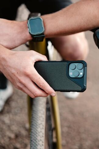 URBAN ARMOR GEAR UAG [إصدار محدث] متوافق مع حافظة iPhone 15 Pro مقاس 6.1 بوصة Metropolis LT Kevlar Olive مغناطيس مدمج متوافق مع شحن MagSafe غطاء واقٍ متين من الدرجة العسكرية مقاوم للسقوط in Saudi Arabia