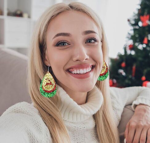 أقراط عيد الميلاد الجلدية للنساء المراهقات، إكسسوارات عيد الميلاد اللامعة لحفلات عيد الميلاد. هدايا حفلات عيد الميلاد 2024، تناسب هدايا عيد الميلاد التنكرية in Kuwait