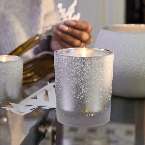 شمعة Thymes Frasier Fir Flocked 3 - تصميم جرة شمعة بيضاء - شموع كبيرة للمنزل معطرة برائحة التنوب السيبيري الهش وخشب الأرز وخشب الصندل - ديكور المنزل - شمعة العطلات (18 أونصة) in Kuwait