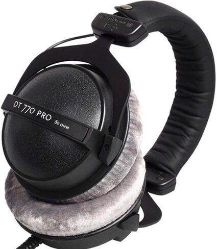 مجموعة سماعات الرأس Beyerdynamic DT 770 Pro X ذات الإصدار المحدود فوق الأذن مع حافظة سماعة الرأس الاحترافية ذات الهيكل الصلب من Deco Gear كاملة الحجم in Kuwait