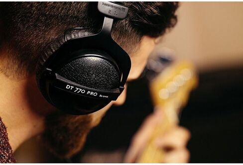 مجموعة سماعات الرأس Beyerdynamic DT 770 Pro X ذات الإصدار المحدود فوق الأذن مع حافظة سماعة الرأس الاحترافية ذات الهيكل الصلب من Deco Gear كاملة الحجم in Kuwait