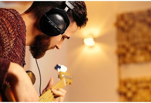 مجموعة سماعات الرأس Beyerdynamic DT 770 Pro X ذات الإصدار المحدود فوق الأذن مع حافظة سماعة الرأس الاحترافية ذات الهيكل الصلب من Deco Gear كاملة الحجم in Kuwait