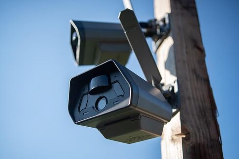 كاميرا TACTACAM Defend Cellular Security - لا تتطلب شبكة WiFi - كاميرا لاسلكية تعمل بالحركة - كشف الحركة - تتضمن بطاقة SD وقطعة قماش للتنظيف من الألياف الدقيقة in Kuwait