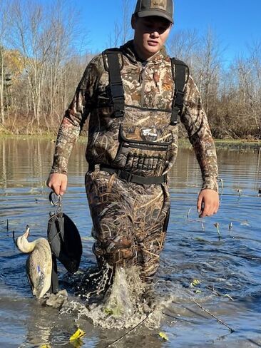 8 Fans Hunting Waders with 1000G Insulation Rubber Boots, Neoprene Chest Wader, Waterproof Bootfoot Waders for Men & Women in Kuwait