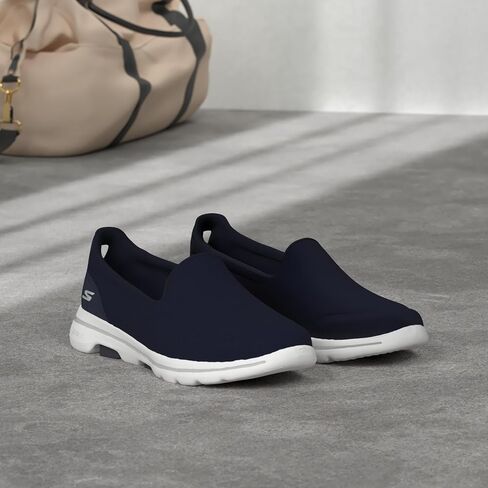 حذاء رياضي نسائي من Skechers Go Walk 5، رمادي - 8 M US in Saudi Arabia