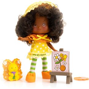 Strawberry Shortcake 5.5-inch Blueberry Muffin Poseable Scented Fashion Doll with 4 Surprise Reveal Accessories