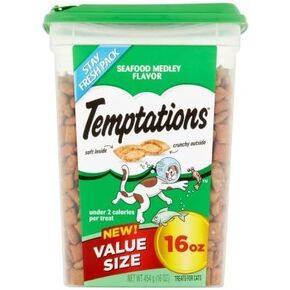 TEMPTATIONS Classic Treats for Cats Seafood Medley Flavor 16 Ounces (Pack of 2)