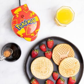 Uncanny Brands Pokémon Squirtle Mini Waffle Maker - Squirtle on Your Waffles