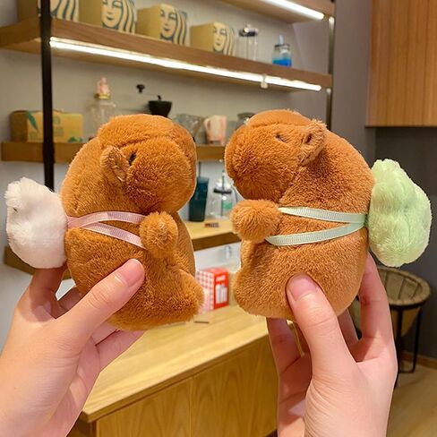 Capybara سلاسل المفاتيح القطيفة اللطيفة مع حقيبة الظهر للنساء والفتيات هدايا سحرية لحقيبة المحفظة وحقائب اليد ومفاتيح السيارة والأشياء اللطيفة in Kuwait