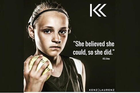 قلادة كينز لورينز للكرة اللينة للفتيات - قلادة رياضية مضفرة من التيتانيوم الأيوني هدية كرة اللينة للاعبي الكرة اللينة والمدربين وفرق الكرة اللينة in Kuwait