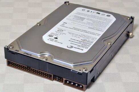 محرك الأقراص الصلبة الداخلي Seagate ST303204N1A1A-RK سعة 320 جيجابايت Ultra ATA/100 in Kuwait