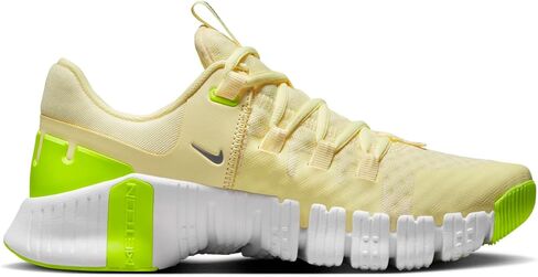 حذاء التمرينات النسائية Nike Free Metcon 5 (DV3950-105، Sanddrift/Phantom/Light Iron Ore/White) مقاس 6.5 in Saudi Arabia