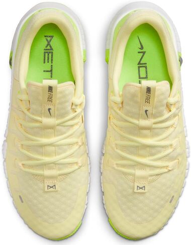 حذاء التمرينات النسائية Nike Free Metcon 5 (DV3950-105، Sanddrift/Phantom/Light Iron Ore/White) مقاس 6.5 in Saudi Arabia