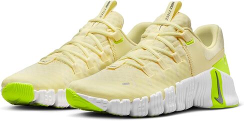 حذاء التمرينات النسائية Nike Free Metcon 5 (DV3950-105، Sanddrift/Phantom/Light Iron Ore/White) مقاس 6.5 in Saudi Arabia
