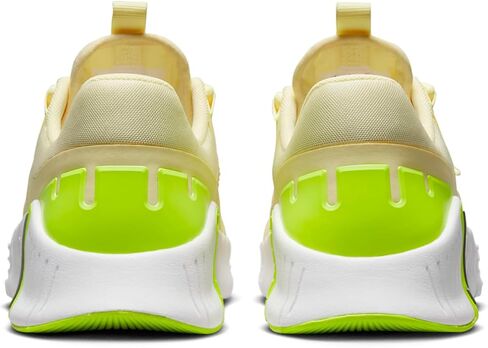 حذاء التمرينات النسائية Nike Free Metcon 5 (DV3950-105، Sanddrift/Phantom/Light Iron Ore/White) مقاس 6.5 in Saudi Arabia