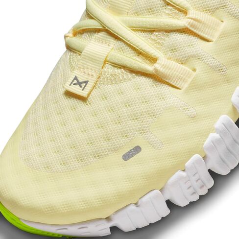 حذاء التمرينات النسائية Nike Free Metcon 5 (DV3950-105، Sanddrift/Phantom/Light Iron Ore/White) مقاس 6.5 in Saudi Arabia