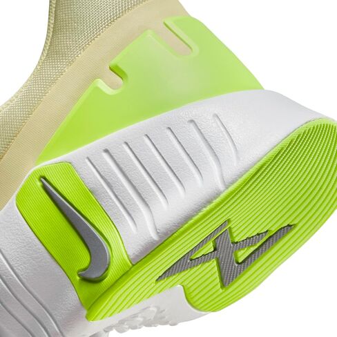 حذاء التمرينات النسائية Nike Free Metcon 5 (DV3950-105، Sanddrift/Phantom/Light Iron Ore/White) مقاس 6.5 in Saudi Arabia