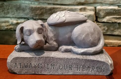 تمثال تذكاري للكلاب من مجموعات RK / تمثال تذكاري للحيوانات الأليفة / حجر علامة قبر الكلب النائم مع أجنحة الملاك المصقولة للأماكن الخارجية أو الداخلية (لمسة نهائية بلون الحجر الطبيعي) in Kuwait