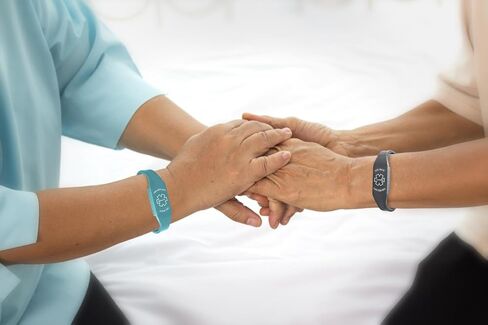 Elite II USB Medical Bracelet: Hypoallergenic Silicone Wristband 2GB USB Waterproof Flash Drive Emergency Medical Card. Complimentary Access PHR (Personal Health Record) in Saudi Arabia