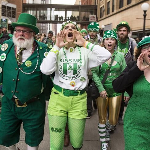 St Patrick's Day Beanie Shamrock Hat Decorations Accessories Green with White Lucky Irish Shamrock Hat for Woman & Man in Kuwait