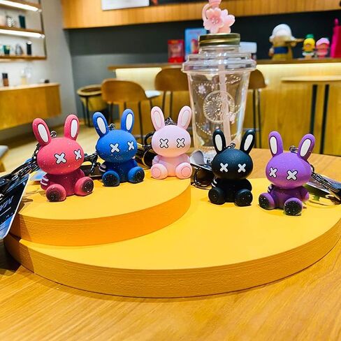 HSYHERE الرجال النساء صبي فتاة كول X عيون يجلس الأرنب الملونة الأرنب محظوظ المفاتيح هدية الكريسماس حقيبة قلادة حلقة مفاتيح معدنية in Kuwait