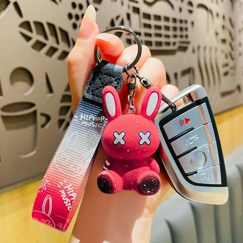 HSYHERE الرجال النساء صبي فتاة كول X عيون يجلس الأرنب الملونة الأرنب محظوظ المفاتيح هدية الكريسماس حقيبة قلادة حلقة مفاتيح معدنية in Kuwait