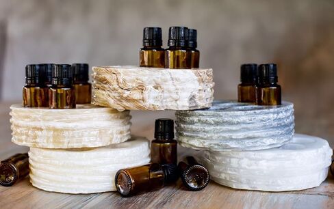 Chiseled Round Essential Oil Holder Case - 100% Hand Carved Onyx Stone - 7 Slots for 15ml Bottles - Decorative Storage and Display (Gray Marble) in Saudi Arabia
