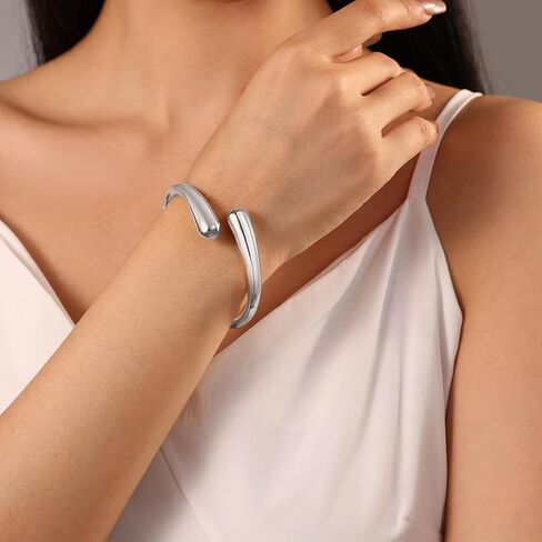 Gold Cuff Bangle Bracelets for Women Teardrop Chunky Bracelet Open Cuff Bracelet 18K Gold Plated Bangle Bracelets Thick Gold Bracelet in Saudi Arabia