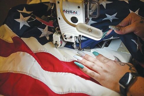 العلم الأمريكي 3x5 في الهواء الطلق صنع في الولايات المتحدة الأمريكية أعلام الولايات المتحدة الأمريكية نجوم مطرزة / نايلون شديد التحمل / خطوط مخيطة / حلقات نحاسية أقوى / أطول أمدًا مثالية للخارج in Kuwait