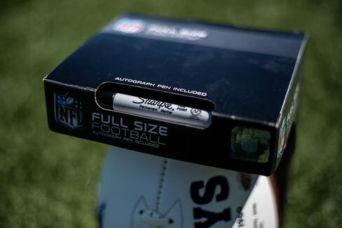 رولينغز NFL Signature Series كرة قدم كاملة الحجم، نيو أورليانز ساينتس in Saudi Arabia