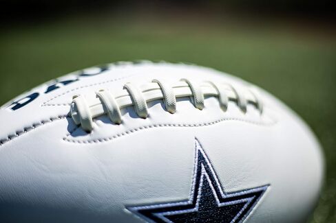 رولينغز NFL Signature Series كرة قدم كاملة الحجم، نيو أورليانز ساينتس in Saudi Arabia