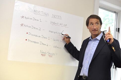 سبورة بيضاء فورية من Wizard Wall®، سطح قابل للمسح الجاف وقابل لإعادة تعيين موضعه، لفة مقاس 27.5 بوصة × 40 بوصة in Kuwait