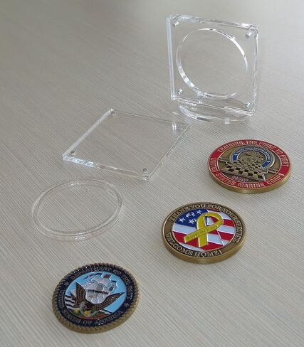 حامل عرض العملات المعدنية بقطر 1.75 بوصة أو 2 بوصة مع مثبتات مغناطيسية، لعملة معدنية عتيقة، شكل مربع لعملة التحدي in Kuwait