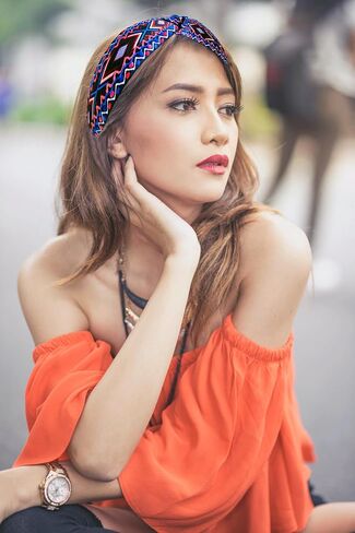 Boho Ethnic Wind Knotted Headbands Handmade Embroidered Blue Headbands Non-slip Elastic Vacation Headband for Women in Saudi Arabia