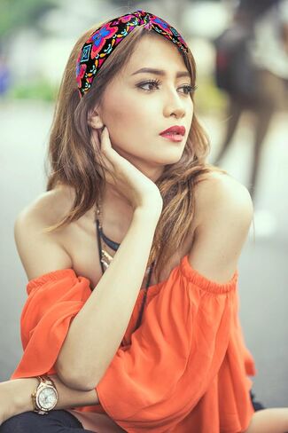 Boho Ethnic Wind Knotted Headbands Handmade Embroidered Blue Headbands Non-slip Elastic Vacation Headband for Women in Saudi Arabia