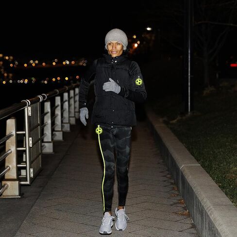 16 قطعة من حلقات مفاتيح كرة القدم الآمنة العاكسة، قلادة كرة قدم صغيرة، سلاسل مفاتيح لكرة القدم وحفلات كرة القدم وحشو حقيبة للأولاد والأطفال هدية حقائب ظهر مدرسية in Kuwait