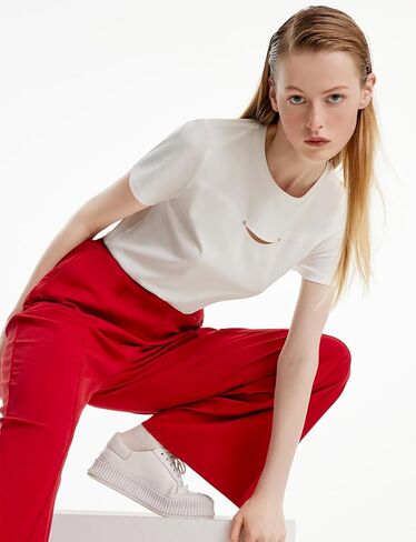 تي شيرت من القطن الخالص 100% للنساء أبيض صيفي بأكمام قصيرة وفتحة رقبة دائرية أنيقة ومطبوعة بنقاط منقطة ملابس علوية غير رسمية in Kuwait