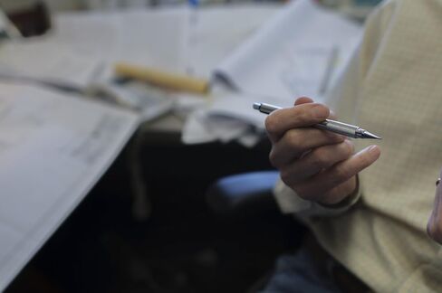 Zebra Pen F-701 Retractable Ballpoint Pen, Stainless Steel Barrel, Fine Point, 0.8mm, Black Ink, 1-Pack in Kuwait