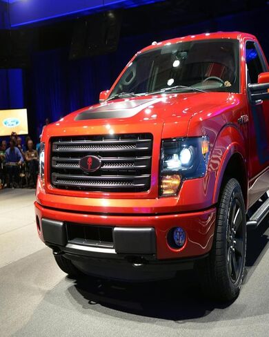 شعار الباب الخلفي للشواية الأمامية 9 بوصة لـ 04-14 F150، 11-14 Edge، 11-16 Explorer، 06-11 Ranger، 07-14 Expedition، 9 "X3.5" لفورد، حزمة من 2، العلم الأمريكي الأسود in Saudi Arabia