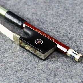 Carbon Fiber Core Hybrid Peranmbuco Skin Violin Bow 4/4 Size VINGOBOW 127V Master Level Fleur-de-lys Snakewood Frog 4 4 Full Straight Premium Natural Horse Hair for Porfessional Player