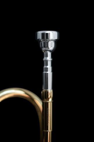 قطعة فم GKW Trumpet مطلية بالفضة 3C: GKW Music هي شركة تأسست بواسطة معلم موسيقي، "متجرك الوحيد" لآلات الفرقة وملحقاتها in Kuwait