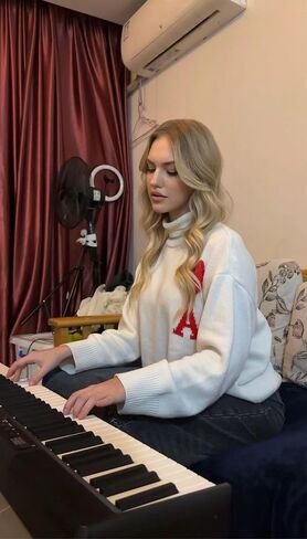 STRICH Piano Keyboard 88 Key with Stand, Beginner/Portable Digital Piano Electric Keyboard with Touch-Sensitive Keys, Keyboard Stand, Sustain Pedal and Music Rest, SEP-80 in Saudi Arabia