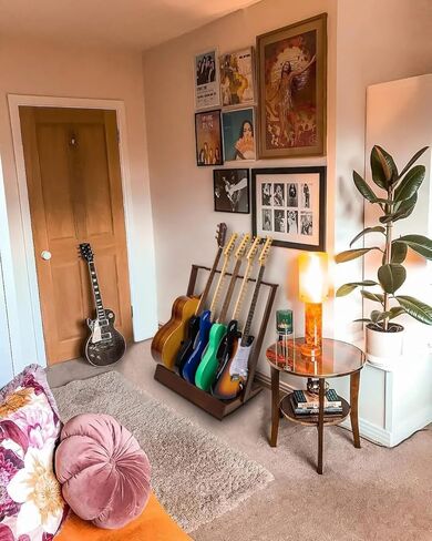 حامل حامل جيتار متعدد من ستريتش، حامل خشبي قابل للطي للعديد من الجيتارات الصوتية الكهربائية، شاشة عرض أرضية مبطنة لعربات التنزه، المنزل، الاستوديو، معيار SMT-20 (6 حامل) in Kuwait