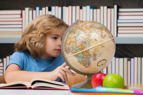 Replogle Globes Franklin World Globe، محيط عتيق، قطر 30.48 سم، أكثر من 4000 اسم مكان in Kuwait