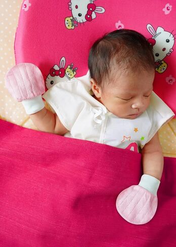 Wrist Tab Baby Mittens 0-6,6-12 Months Organic Cotton for Newborn Baby Boys Girls in Saudi Arabia